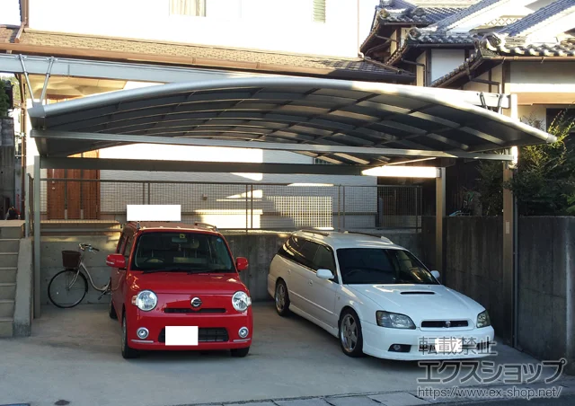 LIXIL リクシル(トステム)のカーポート マルチスクエア アール屋根 ワイドタイプ 施工例