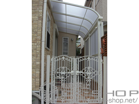 のテラス屋根 ライザーテラスII R型 テラスタイプ 単体 積雪〜20cm対応+ライザーテラスII 前面スクリーン 2段仕様 施工例