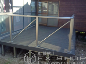 のウッドデッキ リウッドデッキ 200 単体 +シンプルモダンデッキフェンス3型＜斜格子タイプ＞ 施工例