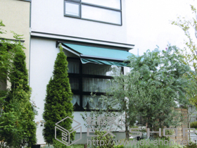 のオーニング・日よけ 彩鳥S型 レギュラータイプ 手動式 施工例