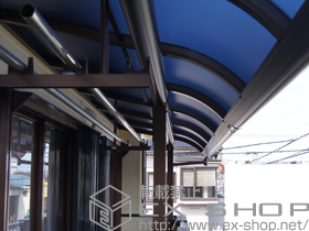 のバルコニー・ベランダ屋根 ヴェクターテラス R型 屋根タイプ 連棟?積雪〜20cm対応+吊り下げ式物干し 標準 2本入 施工例