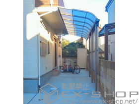 のテラス屋根 ライザーテラスII R型 テラスタイプ 連棟 積雪〜20cm対応+前面スクリーン 2段仕様 施工例