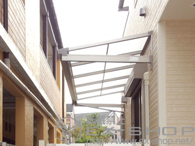 のバルコニー・ベランダ屋根 ライザーテラスII F型 ルーフタイプ 単体 積雪〜20ｃｍ対応 施工例