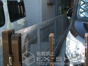 のフェンス・柵 メッシュフェンス G10-R 自由柱方式 施工例