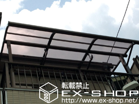 のバルコニー・ベランダ屋根 ライザーテラスII R型 屋根タイプ 単体 積雪〜20cm対応＋吊り下げ式物干し ワイド 2本入 施工例