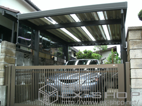 のカーポート テリオスポートIII 900 4本柱 積雪〜30cm対応+サイドパネル（ポリカーボネート） 角柱タイプ 4本柱 施工例