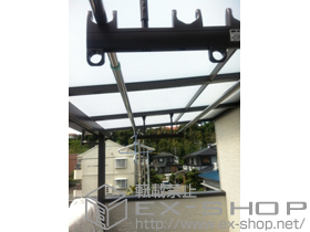 のバルコニー・ベランダ屋根 ライザーテラスII F型 屋根タイプ 単体 積雪〜20cm対応+吊り下げ物干し　標準 2本入り 施工例