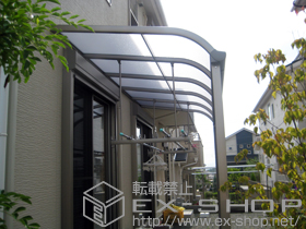 のテラス屋根 パワーアルファ RB型 テラスタイプ 単体 積雪〜30ｃｍ対応+吊り下げ物干し 標準 ワイド 2本入り 施工例