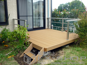 のウッドデッキ リウッドデッキ200 単体+シンプルモダンデッキフェンス2型 横格子2本 施工例