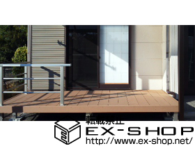 のウッドデッキ リウッドデッキ200 単体＋シンプルモダンデッキフェンス2型 横格子2本 施工例