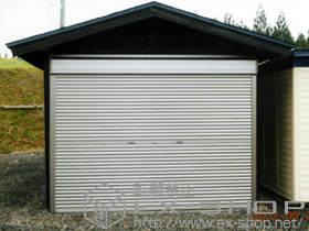 のガレージシャッター ガレージシャッタークワトロ 手動式 外部付タイプ 施工例