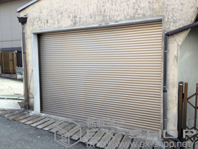 のガレージシャッター ガレージシャッター クワトロ 電動式 内部付け 単窓 施工例