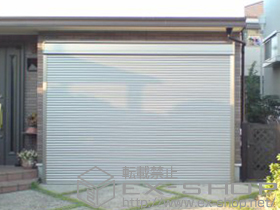 のガレージシャッター ガレージシャッタークワトロ 電動式 外部付タイプ 施工例