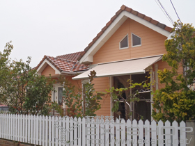 のオーニング・日よけ 彩鳥C型 ボックスタイプ 電動タイプ 施工例