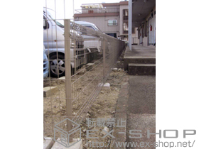 のフェンス・柵 イーネットフェンス1M型 間仕切り柱タイプ 施工例