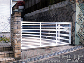 のカーゲート オーバードア S1型 手動タイプ 施工例