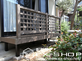 のウッドデッキ リウッドデッキ 200 単体＋リウッドデッキフェンス1型＜井桁格子＞ 施工例