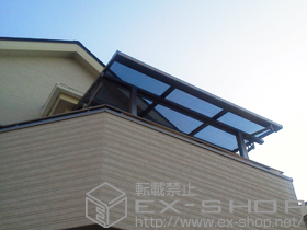 のバルコニー・ベランダ屋根 ライザーテラスII F型 屋根タイプ 単体 積雪〜20ｃｍ対応+吊り下げ式物干し ショート 2本入 施工例