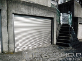 のガレージシャッター ガレージシャッタークワトロ 電動式 内部付タイプ 施工例