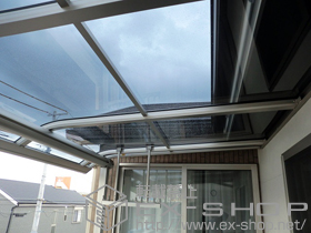 のバルコニー・ベランダ屋根 プレシオステラス R型 屋根タイプ 単体 積雪〜20cm対応+吊り下げ物干し　標準　2本入 施工例