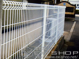 のフェンス・柵 ハイグリッドフェンスUF8型 フリーポールタイプ 施工例