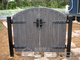 の門扉 ボレロ3型門扉 両開き 75角門柱使用 施工例