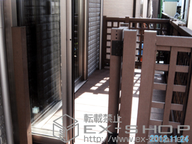 のウッドデッキ リウッドデッキ 200 単体＋リウッドデッキフェンス1型＋デッキ門扉1型＜井桁格子＞ 施工例