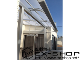 のテラス屋根 ライザーテラスII R型 テラスタイプ 単体 積雪〜20cm対応＋吊り下げ式物干し 標準 2本入 施工例