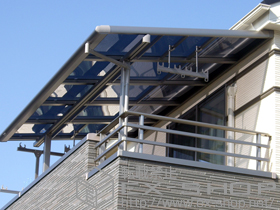 のバルコニー・ベランダ屋根 パワーアルファ F型 屋根タイプ 単体 積雪〜30cm対応+吊り下げ式物干し ショート 2本入 施工例