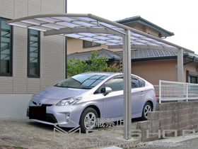 のカーポート レイナポート 積雪〜20cm対応＋収納式物干しセット2型 2本入 施工例