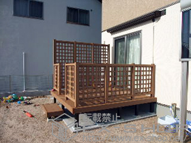 のウッドデッキ リウッドデッキ200 +リウッドデッキフェンス1型/ハイパーティション 施工例