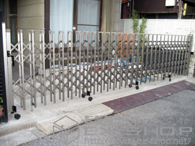 のカーゲート トリップゲート 傾斜地専用型 ノンレール 片開き54S 施工例