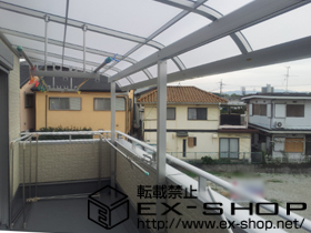 のバルコニー・ベランダ屋根 ライザーテラスII R型 屋根タイプ 連棟 積雪〜20cm対応+ 吊り下げ式物干し 標準 2本入り 施工例