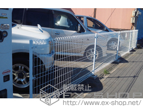 のフェンス・柵 イーネットフェンス1M型 間仕切り柱タイプ 施工例