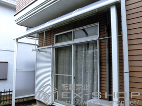 のテラス屋根 ライザーテラスII R型 テラスタイプ 単体+[外観左]側面パネル 2段仕様+吊り下げ式物干し 標準 2本入 施工例