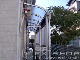 のテラス屋根 プレシオステラス R型 テラスタイプ 連棟　積雪〜20cm対応＋プレシオステラス用 前面パネル＋吊り下げ式物干し 標準 2本 施工例