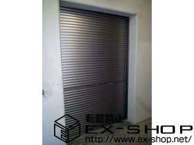 のガレージシャッター ガレージシャッタークワトロ 手動式 内部付タイプ＋フック棒 1,000mm 施工例