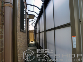 のテラス屋根 ライザーテラスII R型 テラスタイプ 三連棟 ＋ライザーテラスII 前面スクリーン ＋壁付け物干し 標準 2本入 施工例