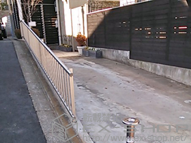 のフェンス・柵 レスティナフェンス23型＜傾斜地用＞ 自由柱施工 施工例