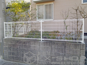 のフェンス・柵 イーネットフェンス2M型 間仕切り柱タイプ 施工例