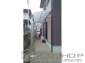 のテラス屋根 ヴェクターテラス R型 1500 テラスタイプ 連棟 積雪〜50cm対応+ヴェクター 前面パネル1段+吊り下げ物干し ロング 2本入 施工例