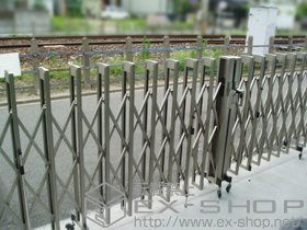 のカーゲート アルシャインII M型 Aタイプ ノンレール 両開き 施工例