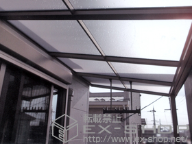 のバルコニー・ベランダ屋根 パワーアルファ F型 屋根タイプ 単体 積雪〜30cm対応+ 吊り下げ式物干しセット標準タイプ　２本入 施工例