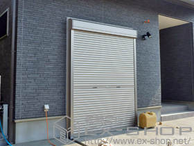 のガレージシャッター ガレージシャッタークワトロ 手動式 外部付タイプ 施工例