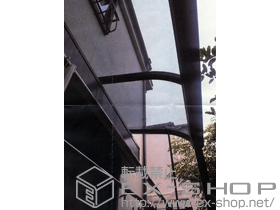 のテラス屋根 プレシオステラス R型 テラスタイプ 単体+ 吊り下げ式物干し?標準?2本入り 施工例