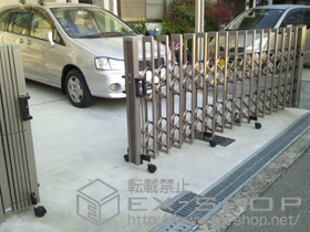 のカーゲート ポチガード キャスタータイプ ノンレール 両開き親子 13S+33M 施工例