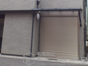 のガレージシャッター ガレージシャッタークワトロ 電動式 外部付タイプ 施工例