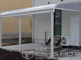 のテラス屋根 ライザーテラスII R型 1500 テラスタイプ 連棟 積雪〜50cm対応+ライザーテラスII 屋根材ホルダー+ライザーテラスII R型 側面ランマパネル 施工例