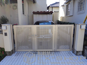 の門扉 プリレオR4型 3枚折戸 柱仕様+外開き用持送り(両開き用)105角柱用 施工例