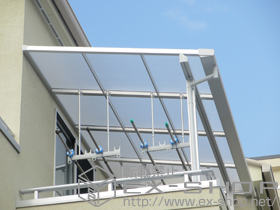 のバルコニー・ベランダ屋根 ライザーテラスII F型 屋根タイプ 単体 積雪〜20cm対応＋吊り下げ物干し 標準 2本入 施工例